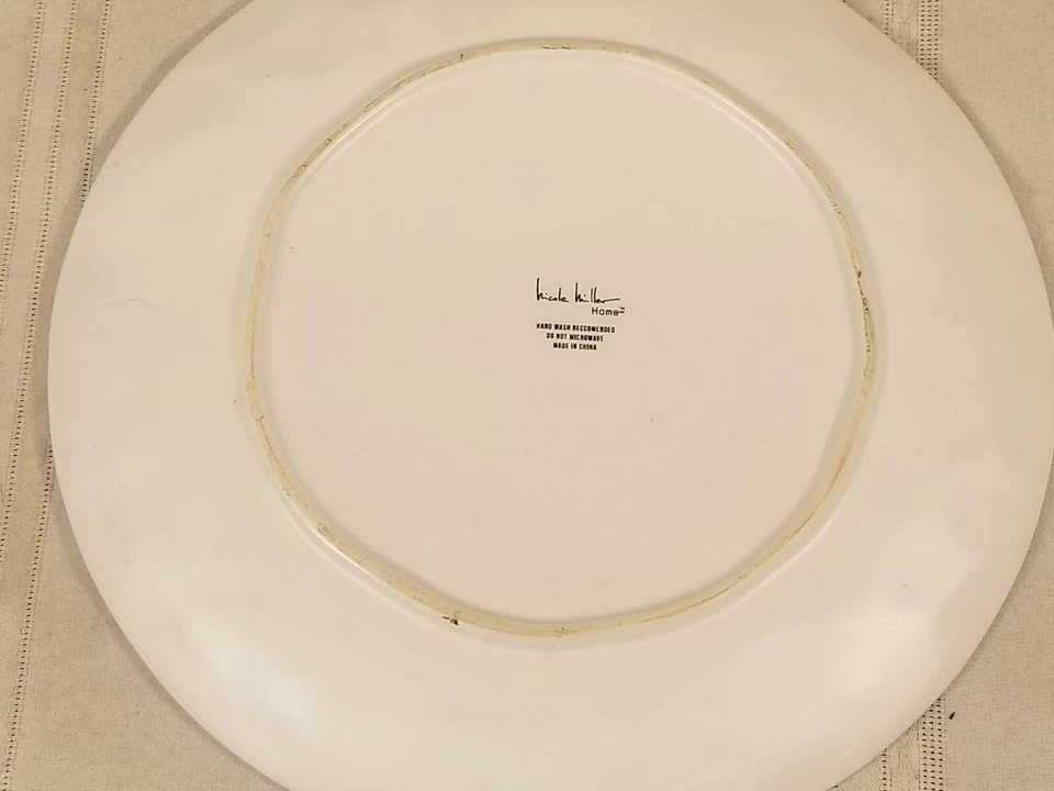 2 platos de ensalada Nicole Miller metálicos dorados y blancos Foto 4 de 4