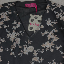 Boohoo Blouse Top Womens 10 Black Floral V-Neck Bell Sleeve Lined Boho Chic NWT
