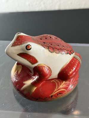 Vintage Elizabeth Arden Pomander Small Frog Sachet Porcelain Red White Gold 