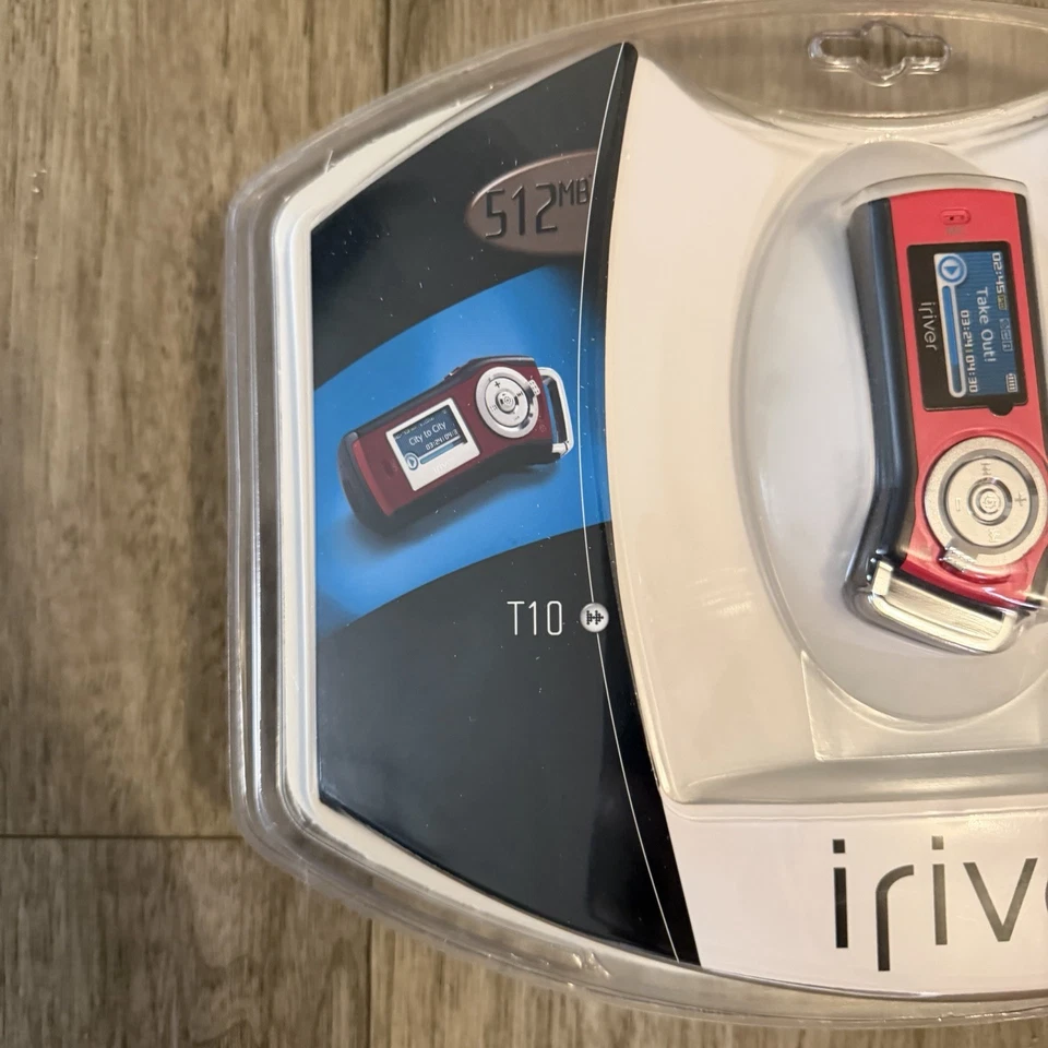 NEW iRiver T 10 Red (512 MB) Digital MP3 Media Player - Image 2 of 4