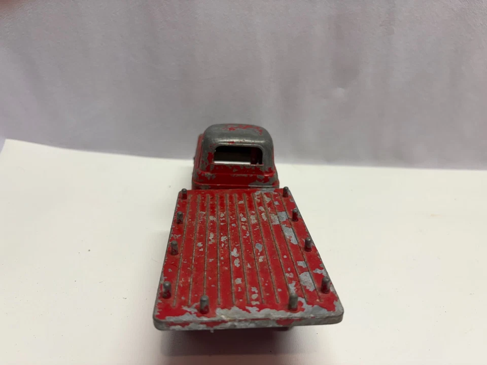 Camión Ford V8 vintage rojo plataforma plana metal pick up fundido a presión 4 ruedas 10" x 3" x 3" Foto 4 de 4