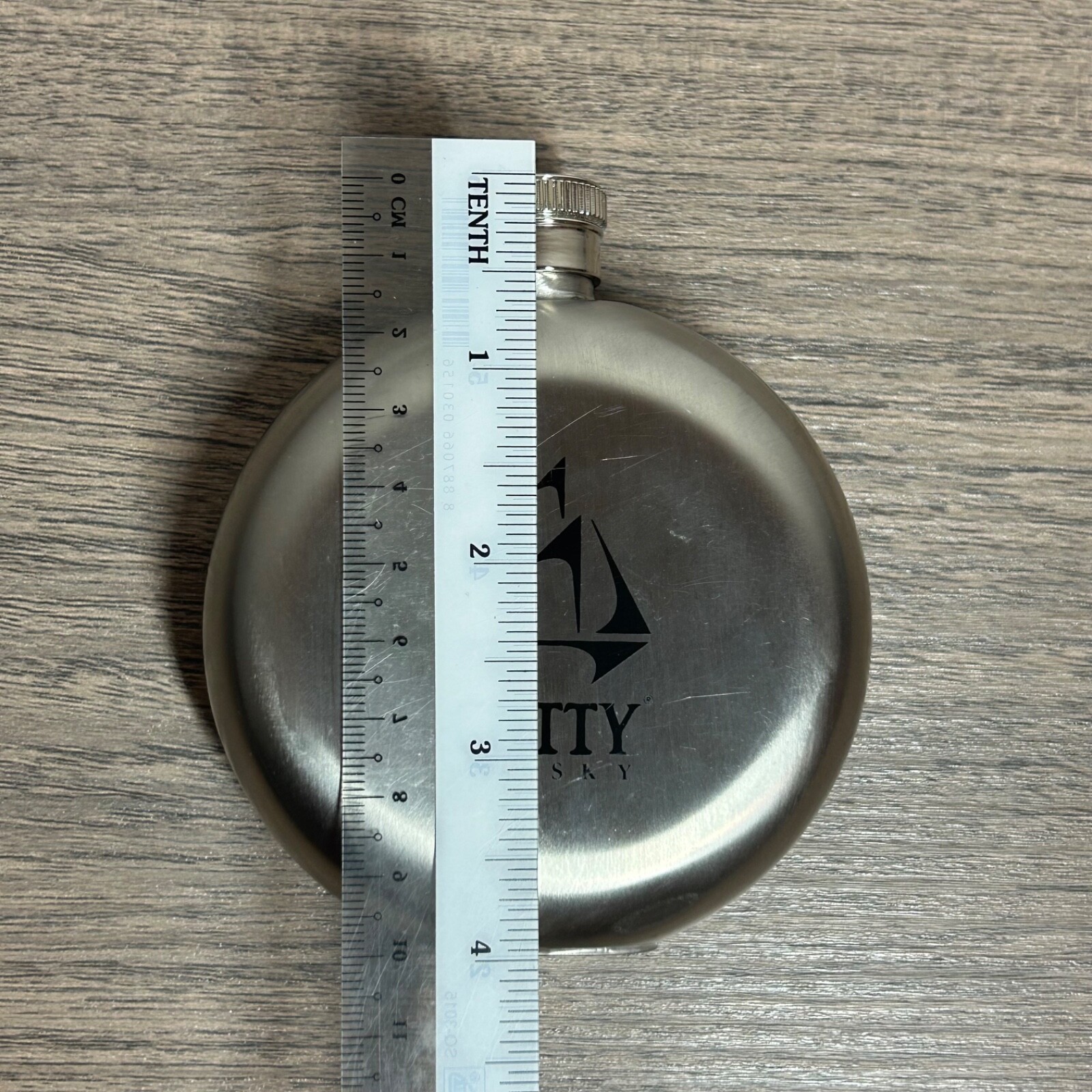 Compact & Discreet Stainless Steel Cutty Whiskey Pocket Flask - 5 Oz