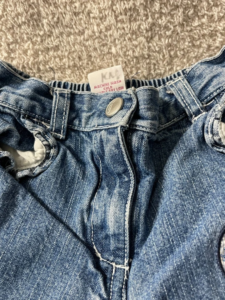 Pantalones de mezclilla para niña Gymboree 6-12M con diseños de corazón Foto 3 de 4