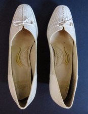 Vintage Selby Size 8 B Rory Bone Perforated Leather Pumps Medium Heels in Box