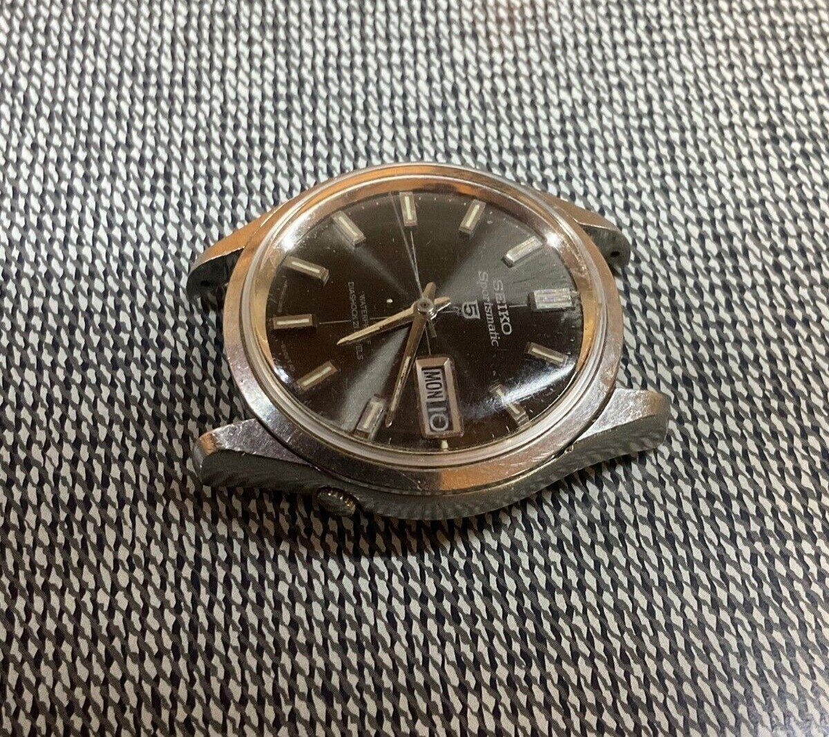 Vintage Seiko 5 Sportsmatic 6619-8110 Automatic Diashock 21 Jewel
