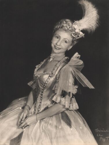 Madeleine Renaud in ""Marlborough S' En Va-t-en Guerre"" HALBTON PORTRAIT 1950 - Bild 1 von 1