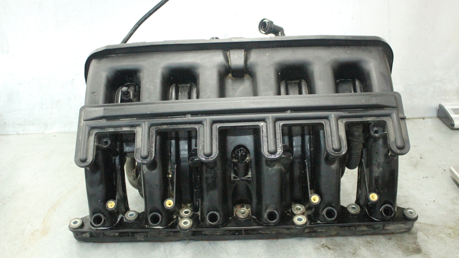 99-00 Genuine OEM BMW E46 323i 328i 528i Z3 M52TU Intake Manifold  