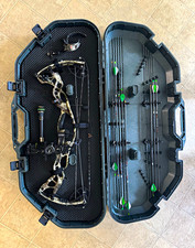 HOYT MAXXIS 31 RH Compound Bow 60-70lb 27-30in Camouflage w/ Hard Case