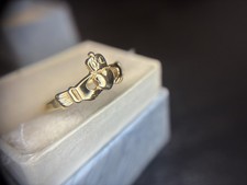 14k Yellow gold small claddagh ring