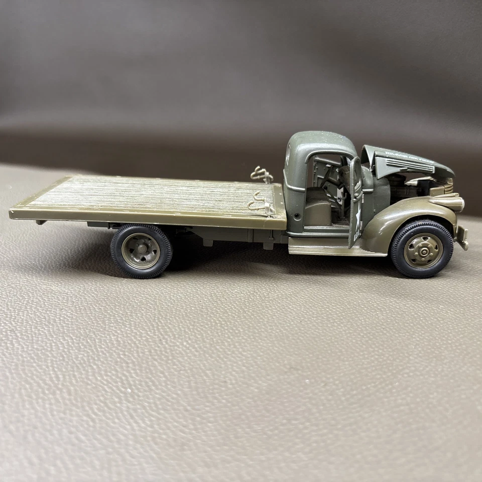 1941 US Army Chevy Flatbed Truck 1/32 Hickam Air Field Hawaii Pearl Harbor - Image 3 of 4