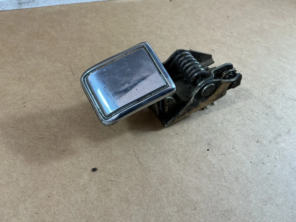 Manija de puerta interior del lado derecho del pasajero Ford Thunderbird 1980-1982 Foto 3 de 4