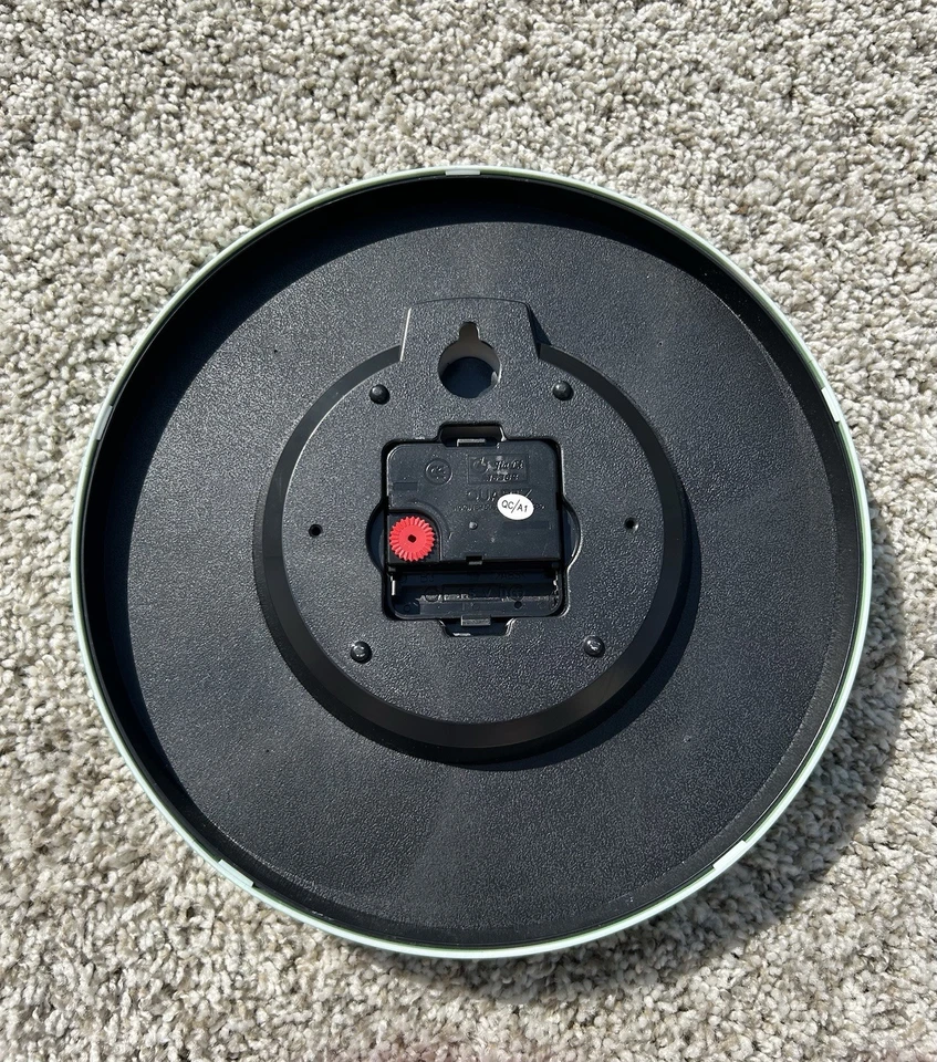 Cute Simple Lion Silent Non Ticking Wall Clock Second Hand Runs Smooth 10" Mint - Image 2 of 4