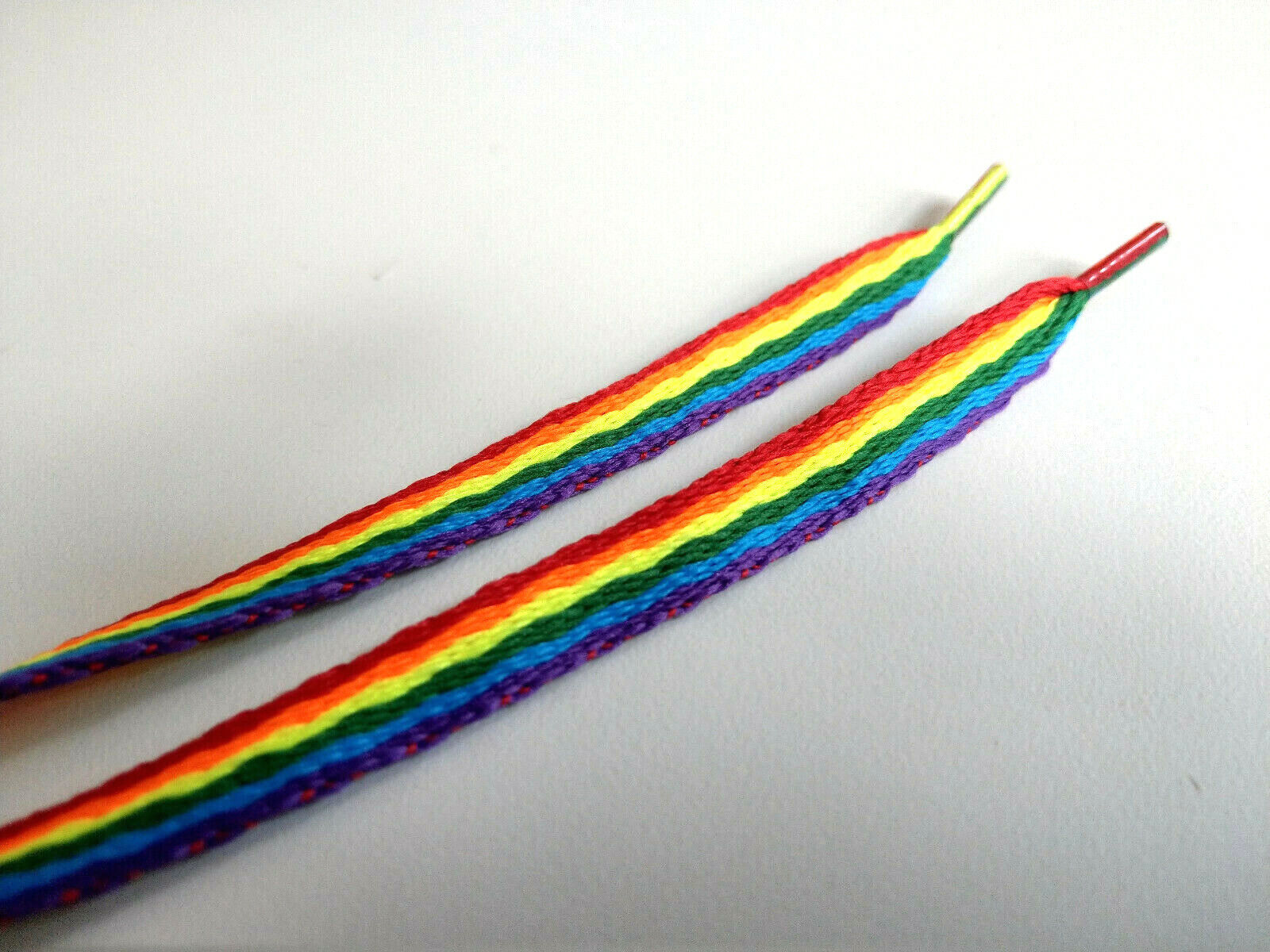 Regenbogen Schnürsenkel - Bunte LGBTQ Pride Schuhbänder 140cm Für Sneaker & Chucks (2er Set)