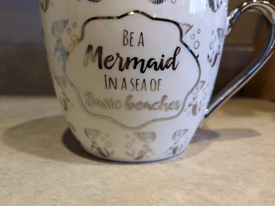 10 Strawberry Street "Sé una sirena en un mar lleno de playas básicas" café... Foto 2 de 4