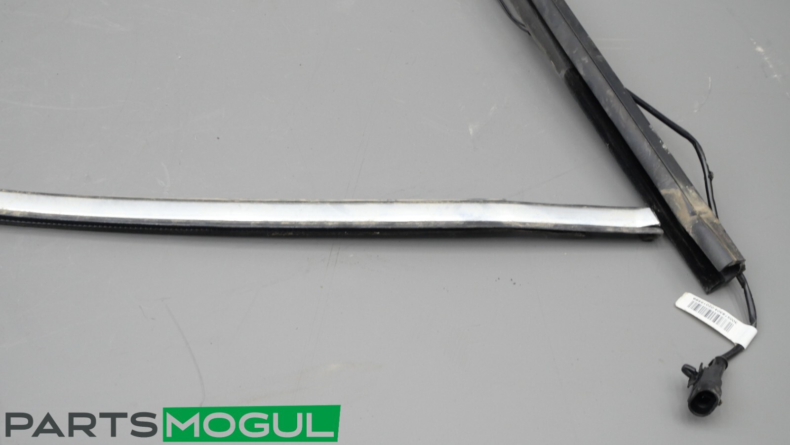 2006 Maserati Quattroporte V M139 Seal Side Window Rear Right OEM