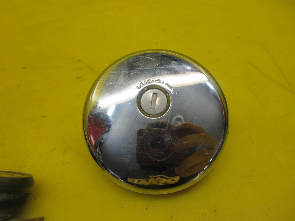 OEM 04-09 KAWASAKI VULCAN 2000 IGNITION LOCK KEY SET W/ GAS CAP AND SEAT LOCK - Image 3 of 4