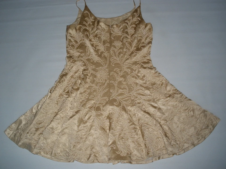 VESTIDO CARMEN MARC VALVO CÓCTEL CON CUENTAS 100% SEDA TALLA 10 ULTRA CALIENTE SEXY $695 Foto 4 de 4