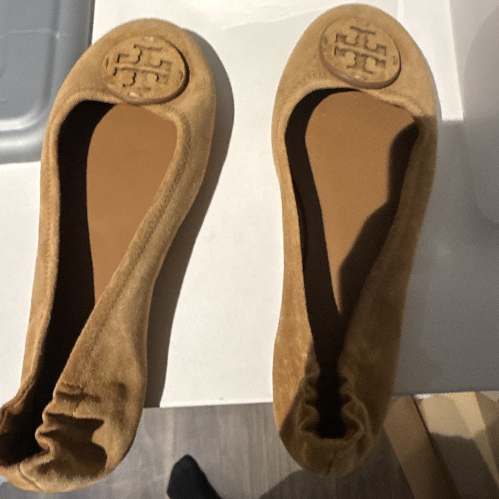 Tory Burch Women’s Tan Suede Logo Ballet Flats Slip-On Round Toe