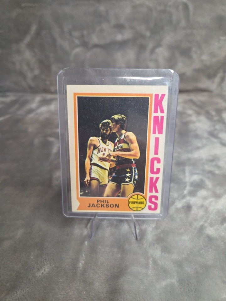 1974-75 Topps Phil Jackson #132 Knicks Lakers Bulls Head Coach of Jordan Kobe