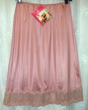 NWT X-LARGE VTG BESTFORM FLIRTATION COLLECTION SILKY NYLON 25" LONG HALF SLIP