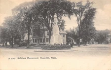Haverhill MA~Civil War Soldiers Monument~Pond & Main Street Houses~1905 B&W PC