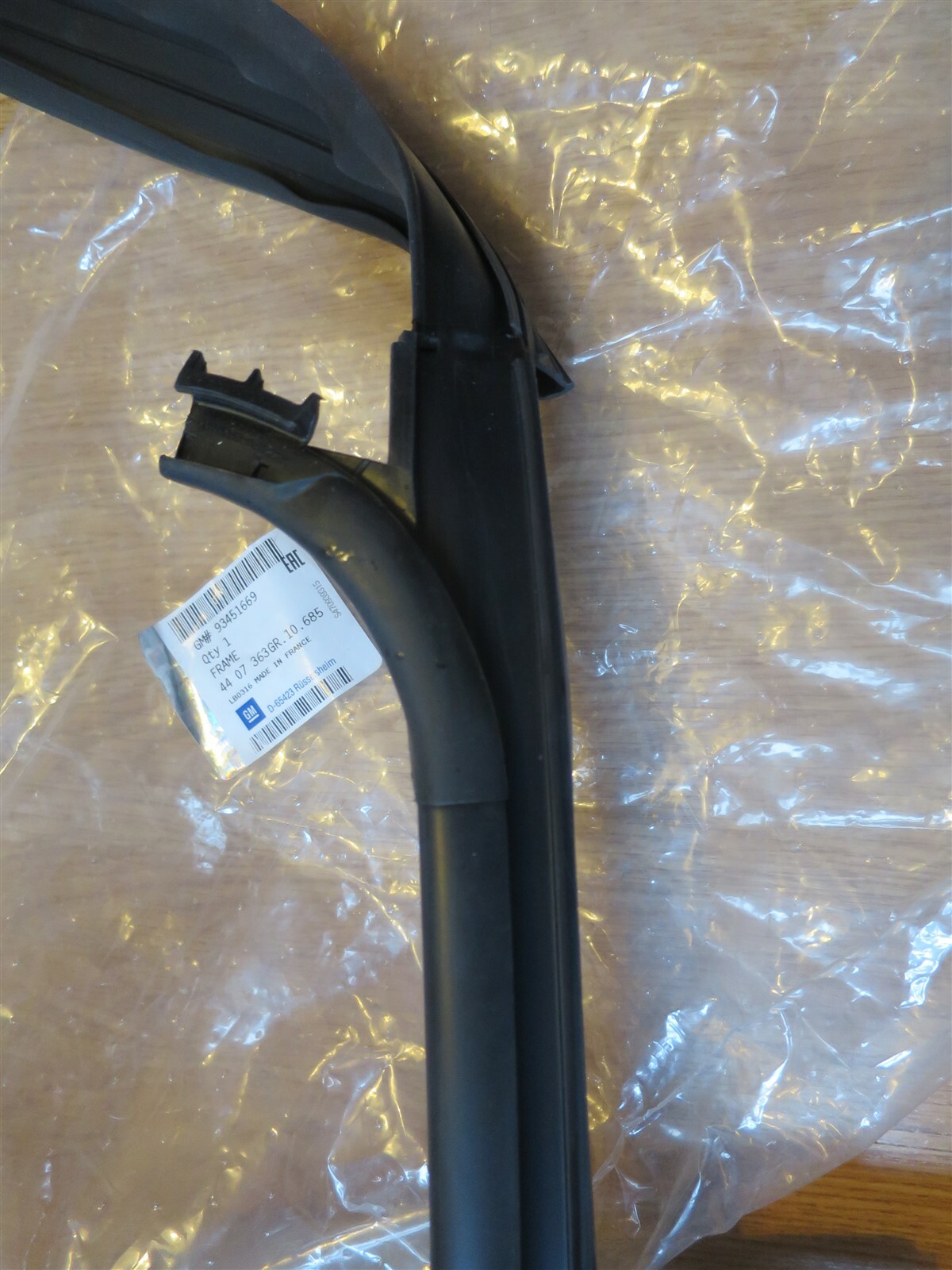 Genuine OEM Vauxhall VIVARO Right Front Door Window Channel Seal  