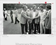 1980 Press Photo Houston Golf Association officials greet Curtis Strange, Texas