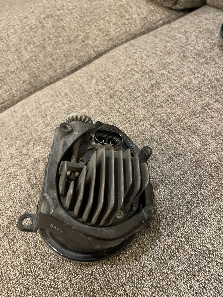 TOYOTA LAND CRUISER PRIUS TUNDRA LEXUS CT GS ES FOG LAMP OEM Left Or Right - Image 4 of 4