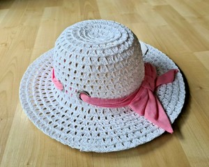 girls white floppy hat