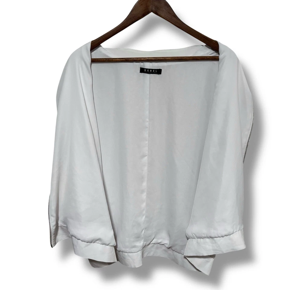 Chaqueta ligera con cremallera para mujer Rebel Wilson x Angels manga 3/4 1X 28 x 24 Foto 2 de 4