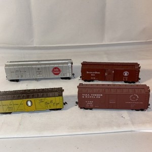 HO Lot Of 4 Box Var As Deem In Pictures. Laudees And Metal Wheels