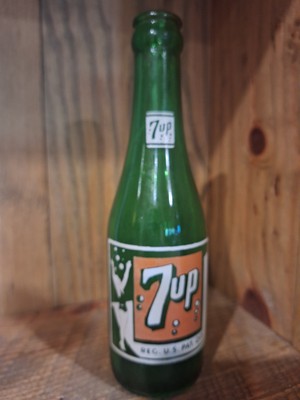 VINTAGE 7up 7oz. Bottle, Swimsuit Girl