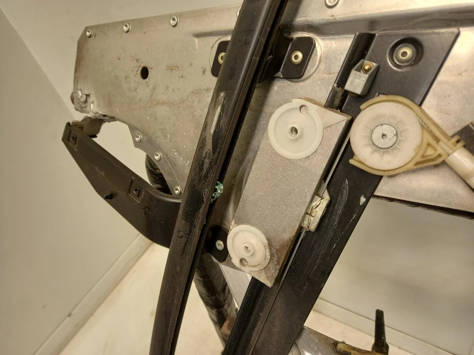 AUDI TT Window Regulator N/S 1999-2006 3 Door Front LH  - Image 4 of 4