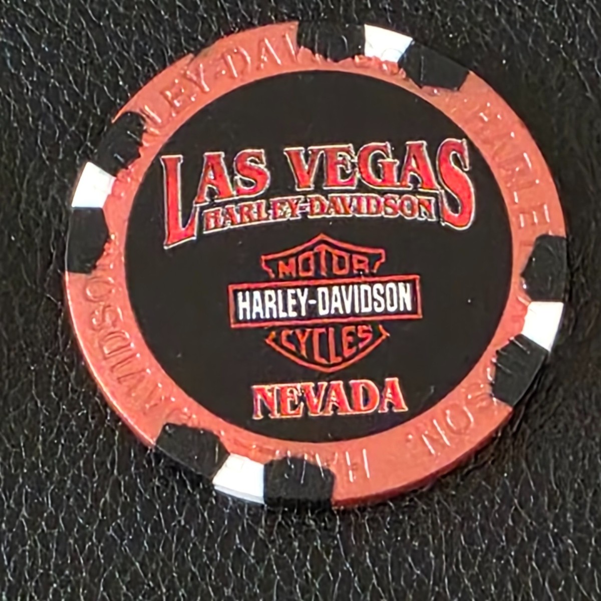 美品！ラスベガス　ハーレーダビッドソン ポーカーチップ LAS VEGAS HD - NEVADA (Red Metallic Wide Print) Harley Davidson