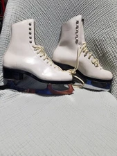 Riedell  Ice Skates womens Size 5 white lace up Preowned (No Blade Covers)
