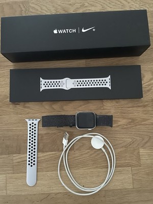 Apple Watch Series 4 Nike 44mm Aluminiumgehäuse Silber