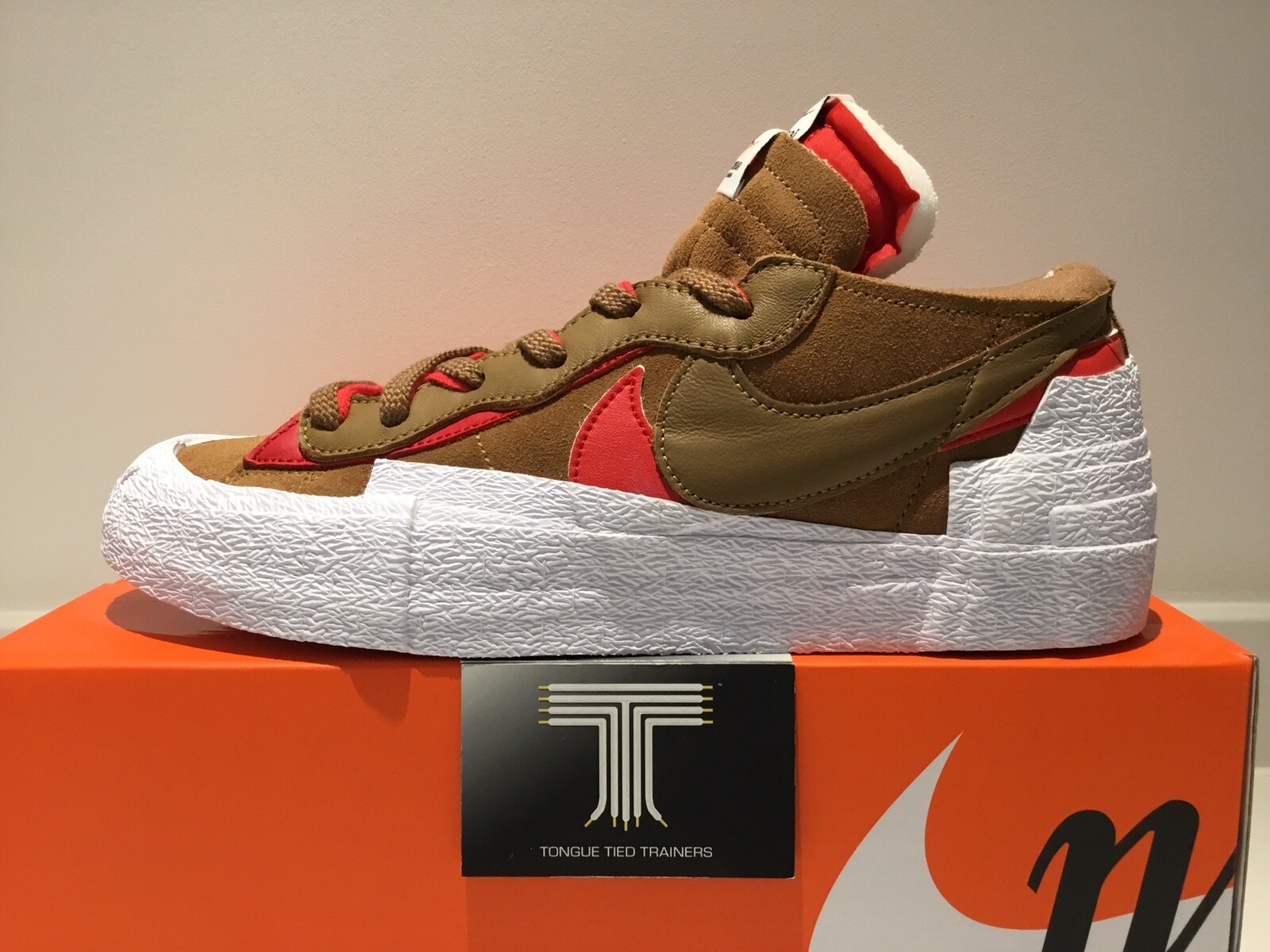 SACAI X NIKE Nike Blazer Low x Sacai ~ DD1877 200 ~ Regno Unito taglia 9 ~ Euro 44