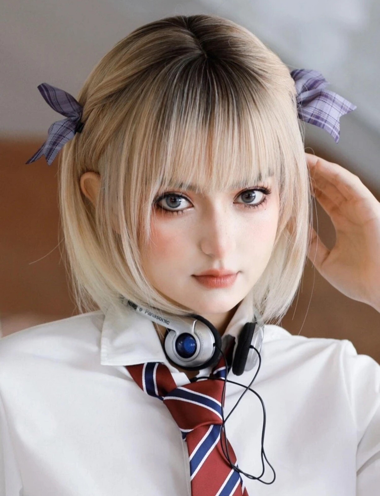 Perruque synthétique courte blond doré lisse avec frange amovible