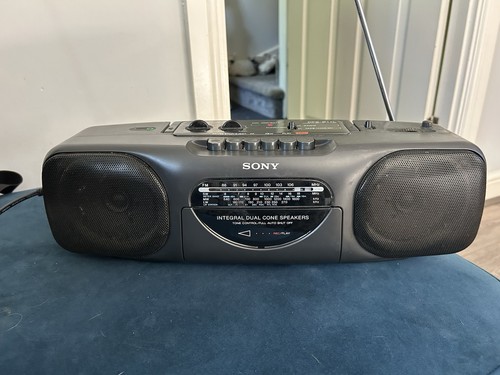 Sony CFS-B11L - 4 Band Radio/Kassettenrekorder - funktionierendes Radio/defekte Kassette