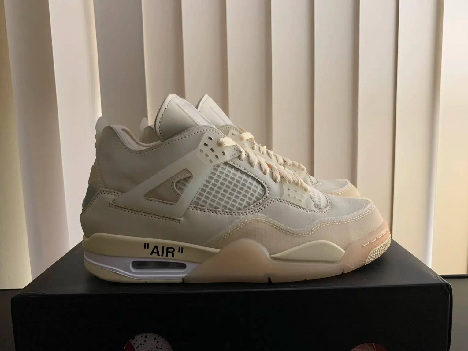 Size 10 - Jordan 4 SP x Off-White Mid Sail W