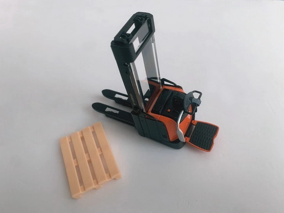 Carretilla elevadora eléctrica escala 1/24 BT Staxio SPE160L vehículo modelo diecast Foto 3 de 4