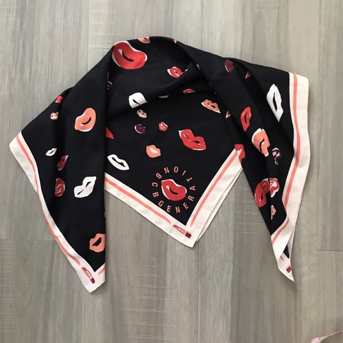 New BCBGeneration Lips Conversational 24" Square Bandana Scarf - Picture 10 of 10