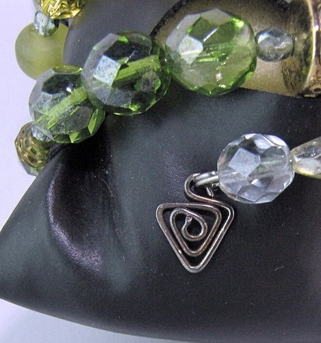 Coil Wire Wrap Bracelet Green Glass Peridot Stone Gold Metal Beads Artisan - Picture 2 of 3
