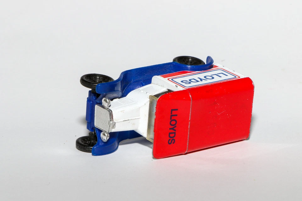 MATCHBOX DIECAST 1921 MODEL T FORD LLOYDS Good condition. Some minor play wear - Image 3 of 4