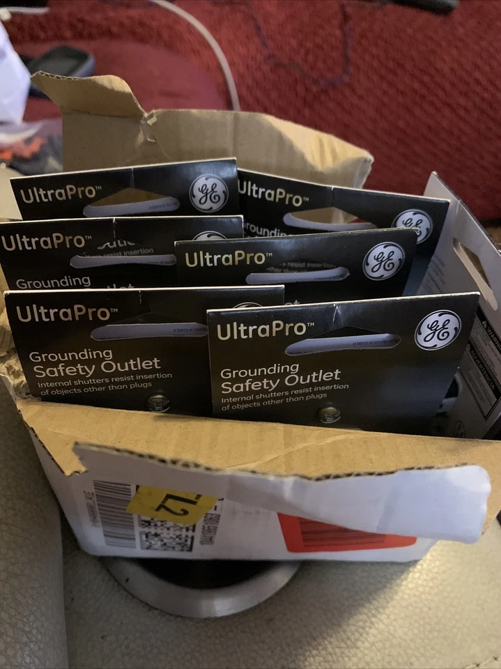 GE 54263 Saída Duplex de Segurança de Aterramento Listada UL, 125 Volts, 15 AMP - Branco - Imagem 3 de 3