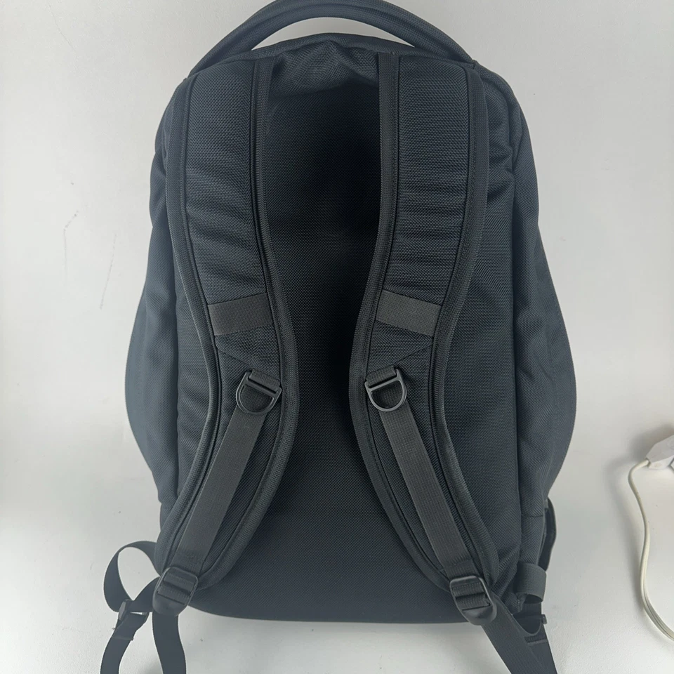 Mochila de viagem Brenthaven ProStyle laptop preta alças confortáveis - Imagem 2 de 4