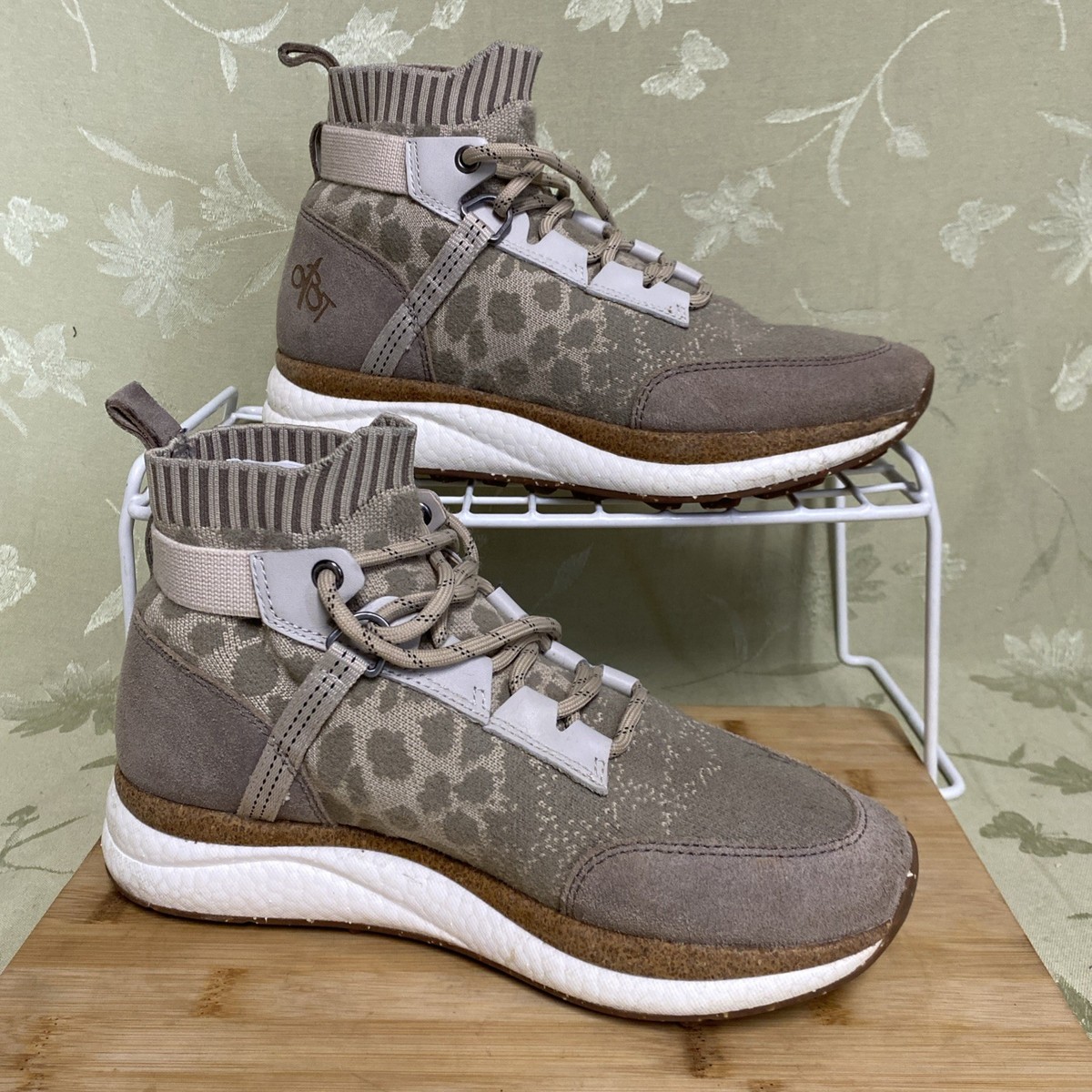 OTBT Hybrid Khaki Knit Leather High Top Sneakers Sz 8.5 M  display picture 3