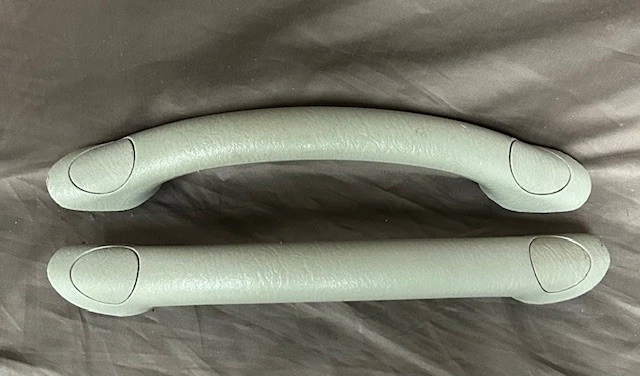 OEM, LEFT & RIGHT GRAB HANDLES, 2002-2008 DODGE RAM 1500, 2500 - Imagem 2 de 3