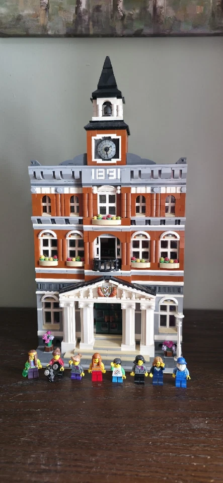 LEGO Modular Buildings 10224 Town Hall, photo 1 of 5