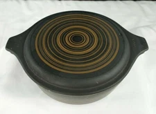 VINTAGE PYREX 471  1 pt. TERRA MATTE BLACK BROWN SCROLL PATTERN BOWL WITH LID 